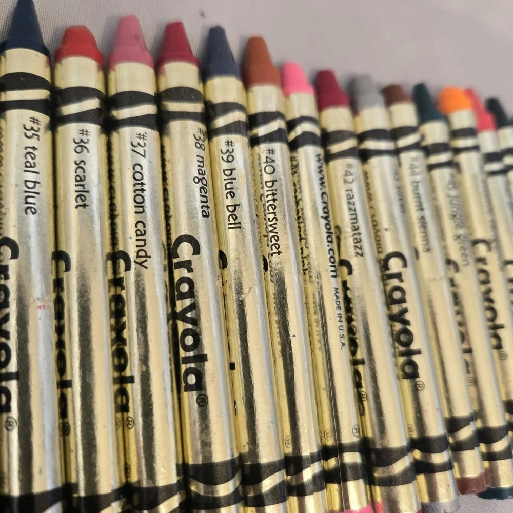 Vintage CRAYOLA America's Favorite Top 50 Crayons Special Edition 2001 Screw Top